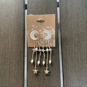 ⚡️FINAL PRICE⚡️NWT CRACKER BARREL MOON AND STARS GOLD DANGLE EARRINGS!!